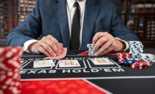 v2424 Monopoly Live: Real Money Tables jahan Deals Banti Hain